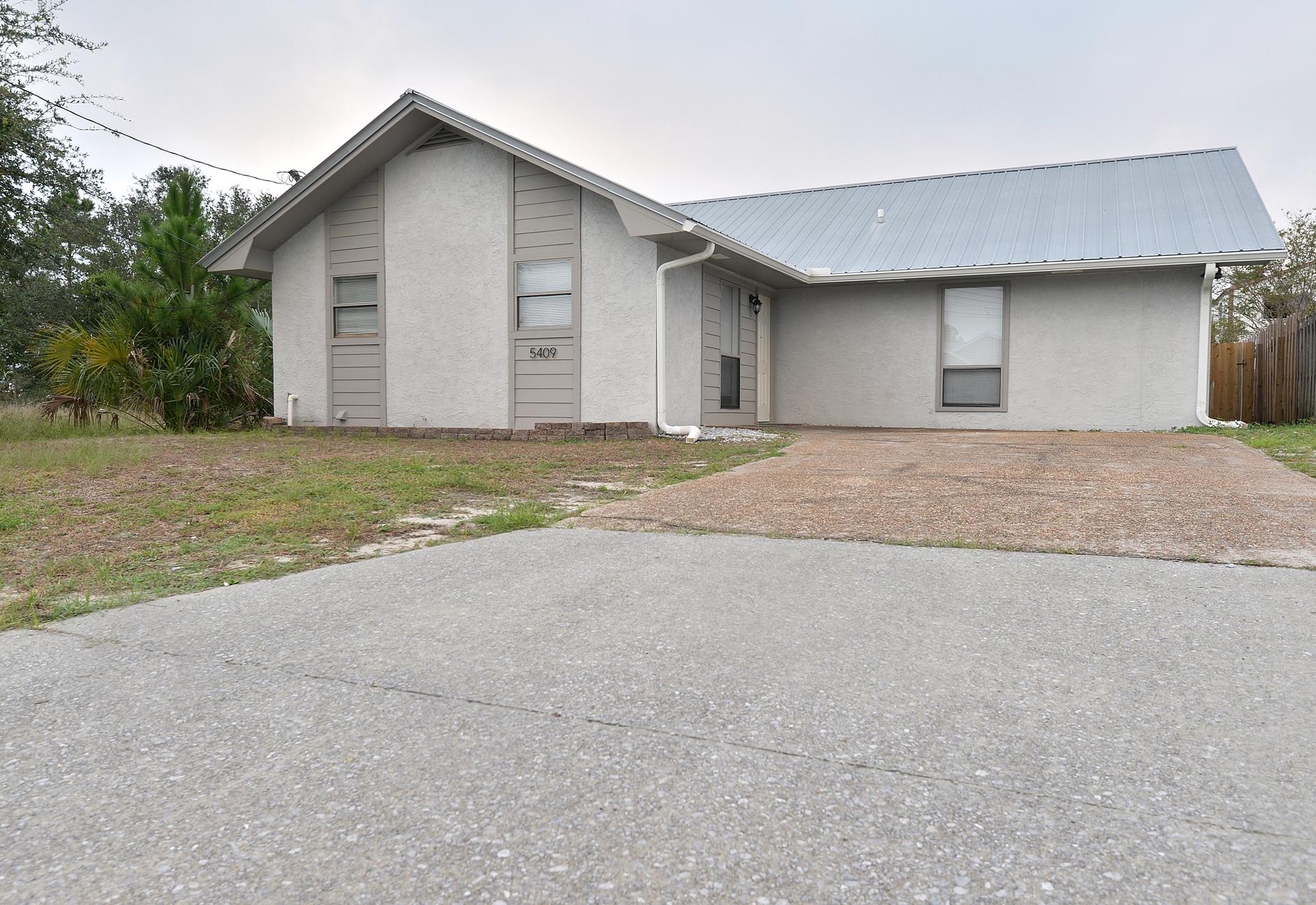 Photo of property: 5409 Pinetree Ave Panama City