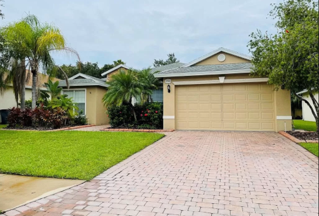 Photo of property: 3715 65th Ave E, Sarasota, FL 34243