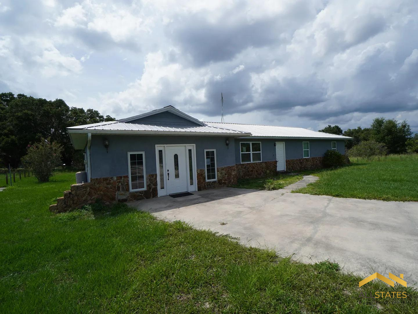 Photo of property: 15330 S Highway 25 Weirsdale, FL 32195