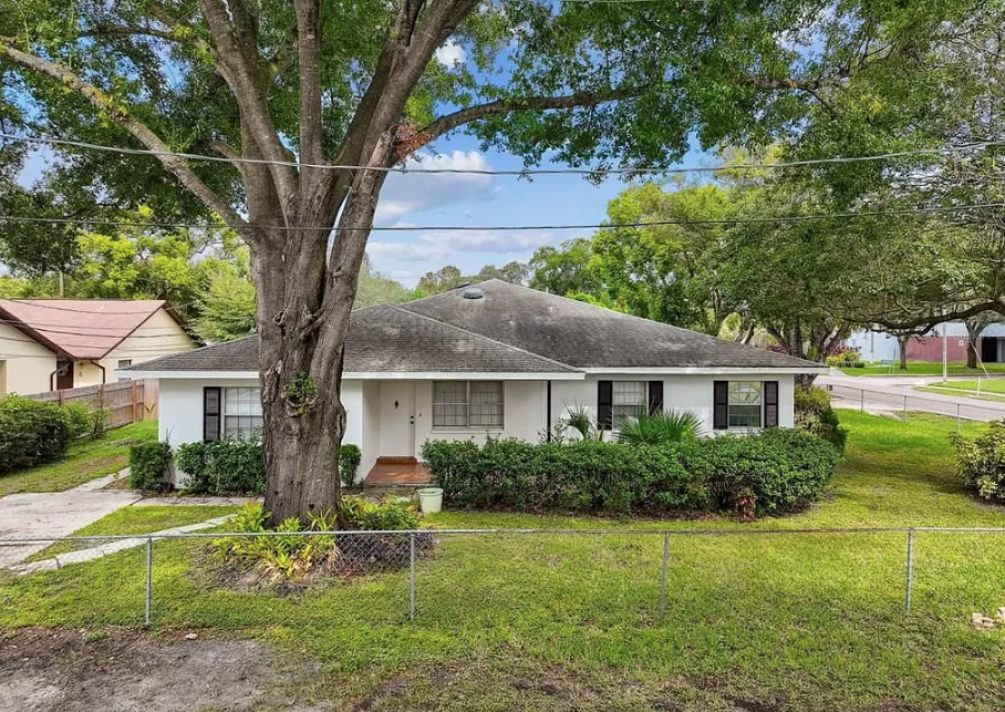 Photo of property: 2801 Burts Ave, Tampa, FL 33614