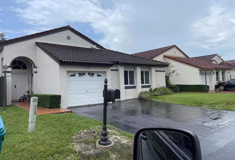 Photo of property: 11871 SW 94th St, Miami, FL 33186